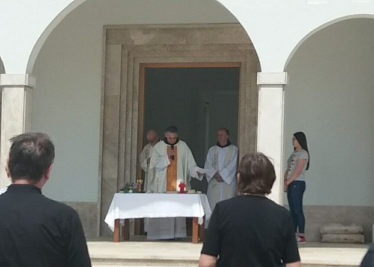 Služena misa u crkvi svetog Josipa Radnika na Bilima