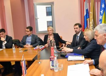 HDZ BiH predao 10.397 potpisa, HDZ 1990 najavio oporbeni blok!