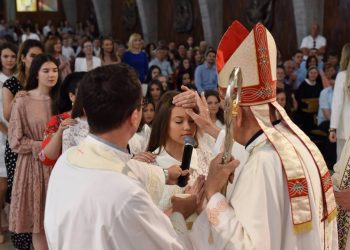 Kočerin: Krizmano 67 mladih