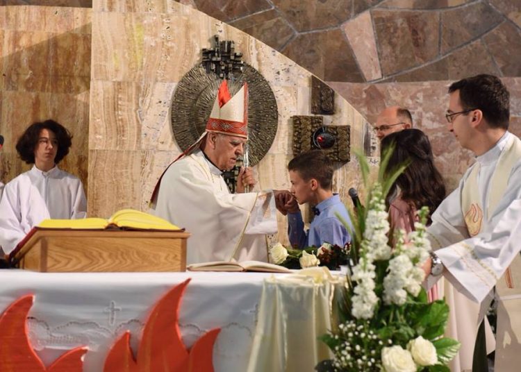 Kočerin: Krizmano 67 mladih