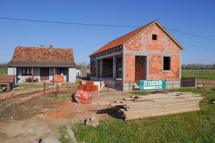 Obnavlja se osam obiteljskih kuća prognanih Hrvata iz Prijedora