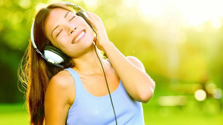 Znanstveno dokazali: Omiljena glazba i san put su do sreće…