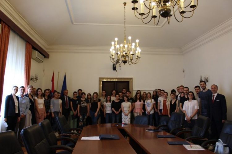 Uručeni ugovori o dodjeli studentskih stipendija za Hrvate izvan Hrvatske