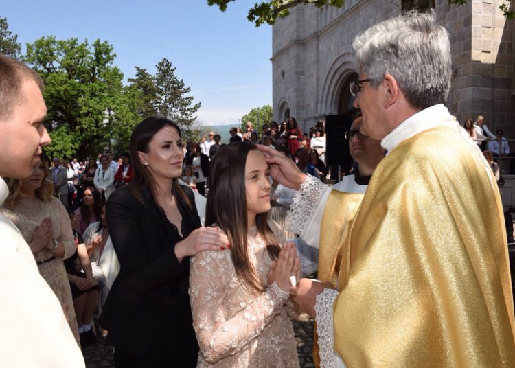 Široki Brijeg: 232 mladih župljana primilo sakrament Svete potvrde