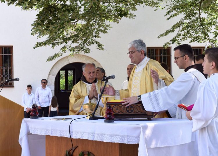 Široki Brijeg: 232 mladih župljana primilo sakrament Svete potvrde