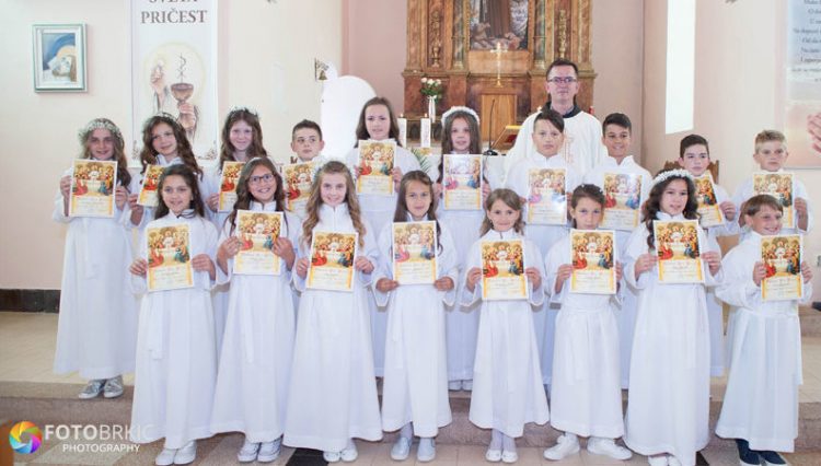 Široki Brijeg: U župi Rasno 18 djece primilo prvu svetu pričest