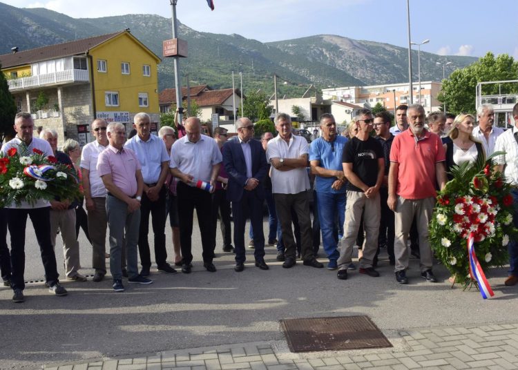 Mnoštvo mještana na proslavi svetog Ante i obilježavanju Lipanjskih zora u Cimu