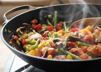 Brzo jelo za nenajavljene goste: Piletina s povrćem u woku