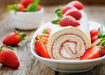 Fina rolada od jagoda, vanilije i vrhnja kojoj ćete teško odoljeti