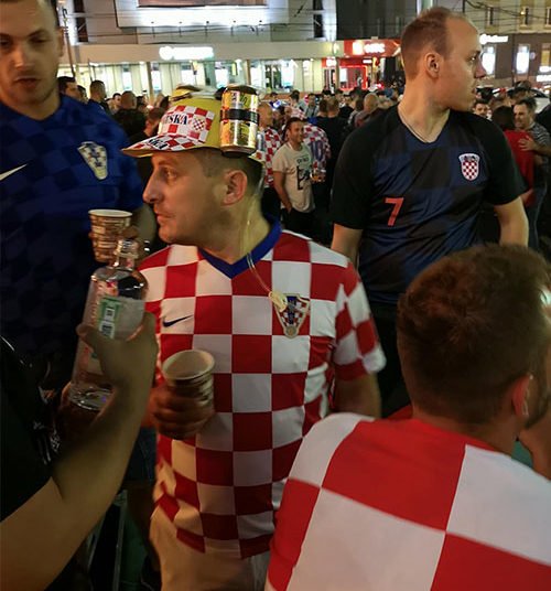 Invazija hrvatskih navijača na Kaliningrad (FOTOGALERIJA i VIDEO)