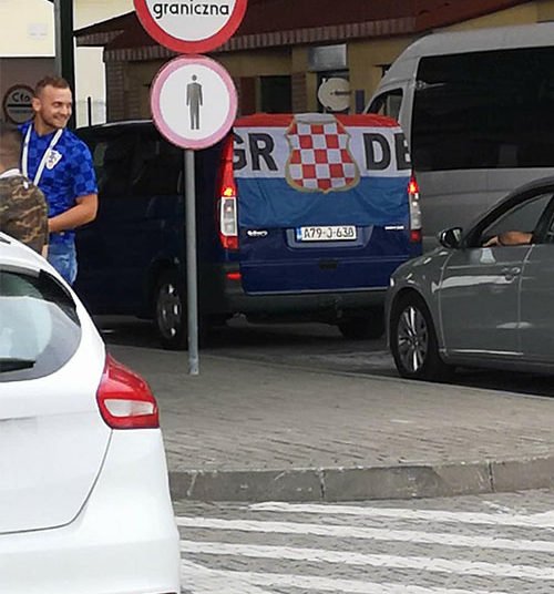 Invazija hrvatskih navijača na Kaliningrad (FOTOGALERIJA i VIDEO)