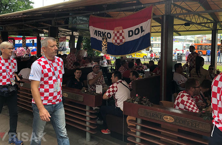 Invazija hrvatskih navijača na Kaliningrad (FOTOGALERIJA i VIDEO)