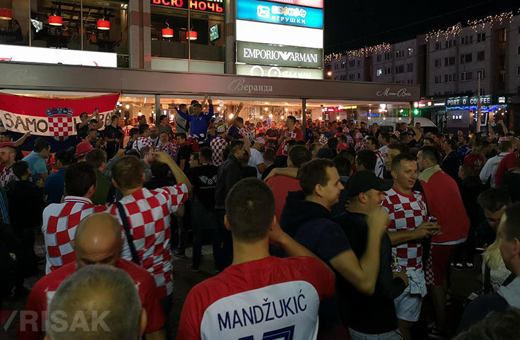 Invazija hrvatskih navijača na Kaliningrad (FOTOGALERIJA i VIDEO)