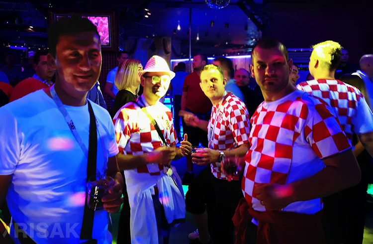 Invazija hrvatskih navijača na Kaliningrad (FOTOGALERIJA i VIDEO)