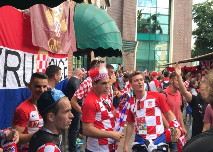 Invazija hrvatskih navijača na Kaliningrad (FOTOGALERIJA i VIDEO)