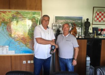 Predstavnici IPA-e uručili gradonačelniku Kraljeviću „IPA friendly značku“