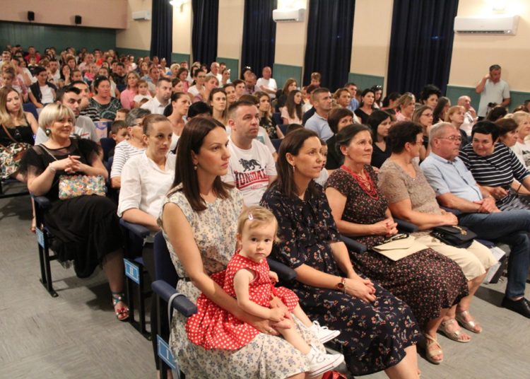 Široki Brijeg: Mali folkloraši pokazali svoje umijeće