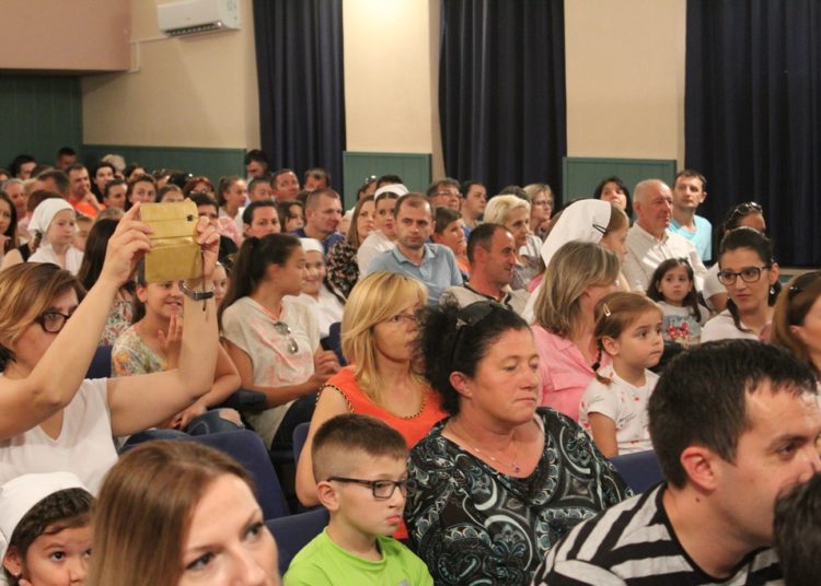 Široki Brijeg: Mali folkloraši pokazali svoje umijeće