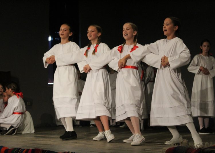 Široki Brijeg: Mali folkloraši pokazali svoje umijeće