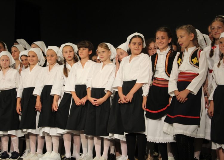 Široki Brijeg: Mali folkloraši pokazali svoje umijeće