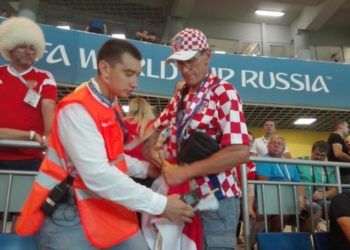 Incident na tribini! Redari navijaču iz Livna uzeli zastavu
