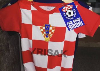 Nakon dresa Širokog Brijega poklonili smo i komplet Hrvatske za djecu