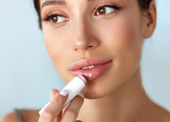 Napravite sami njegujući balzam za usne