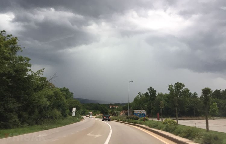 Nevrijeme praćeno grmljavinom i pljuskovima pogodilo Široki Brijeg