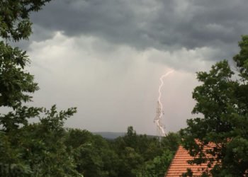 Nevrijeme praćeno grmljavinom i pljuskovima pogodilo Široki Brijeg