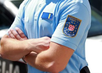 Posušaci prijetili policajcu i vlasniku kafića: Smrskat ću ti glavu
