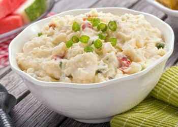 Prilog za toplije dane: Hladna salata od krumpira, jaja i povrća