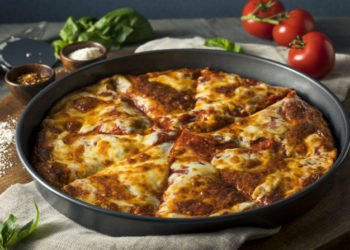 Recept za pizzu iz tave koju ćete s guštom raditi i papati