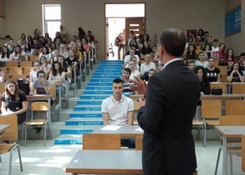 Središnji državni ured za Hrvate izvan RH dodijelio u Mostaru 359 stipendija (FOTO)