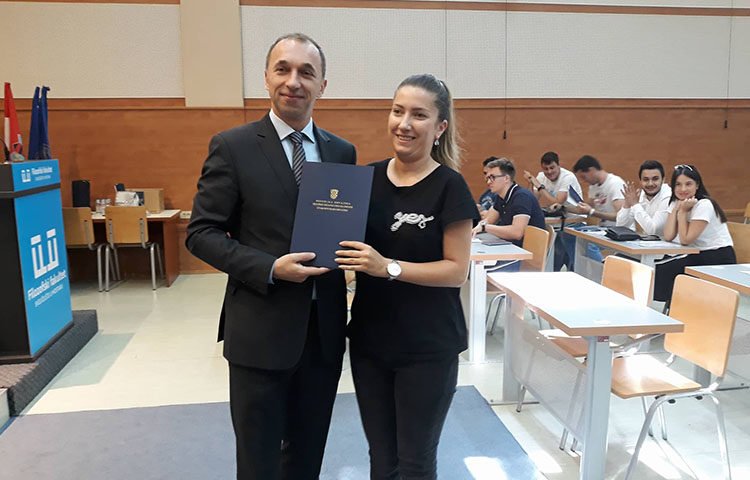 Središnji državni ured za Hrvate izvan RH dodijelio u Mostaru 359 stipendija (FOTO)