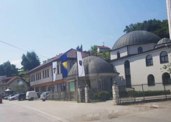 U Kiseljaku pored džamija istaknute zastave tzv. Armije BiH