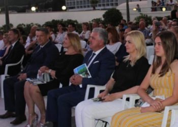 U Neumu otvorena ljetna turistička sezona