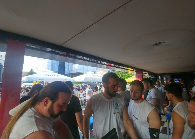 U Širokom Brijegu održan turnir u obaranju ruke