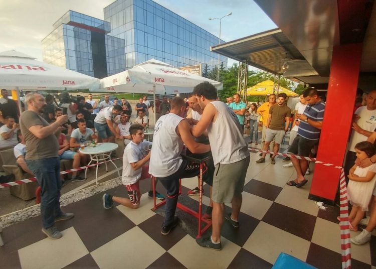 U Širokom Brijegu održan turnir u obaranju ruke