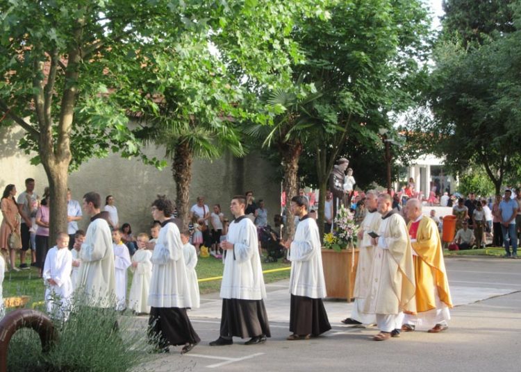 Ljubuški: Uočnica sv. Anti na Humcu