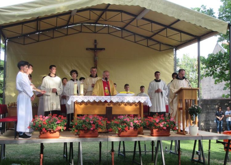 Ljubuški: Uočnica sv. Anti na Humcu