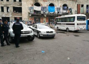 Više od 100 policajaca u Bihaću pretreslo objekte u kojima borave migranti