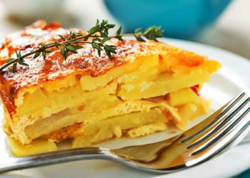 Zapečeni krumpir sa sirom koji ide uz sve