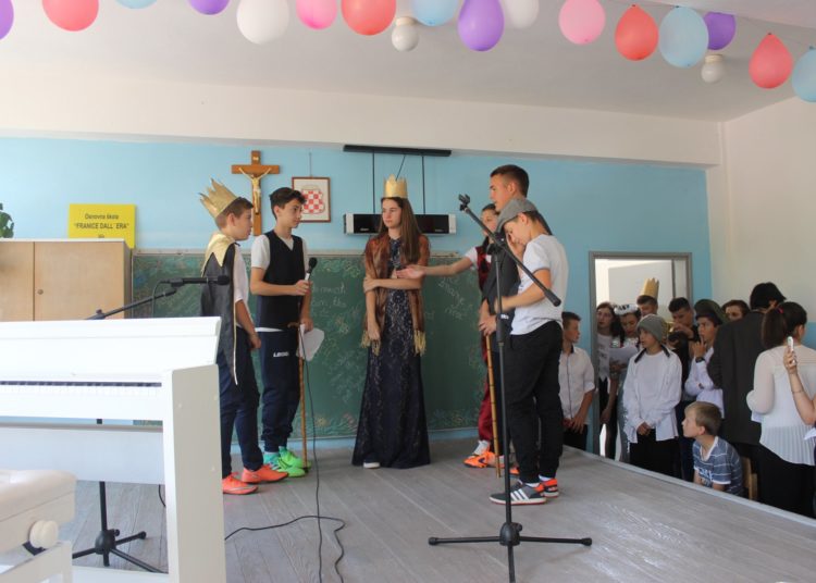 OŠ Franica Dall’era u Viru bogatim programom obilježila Dan škole (FOTO)