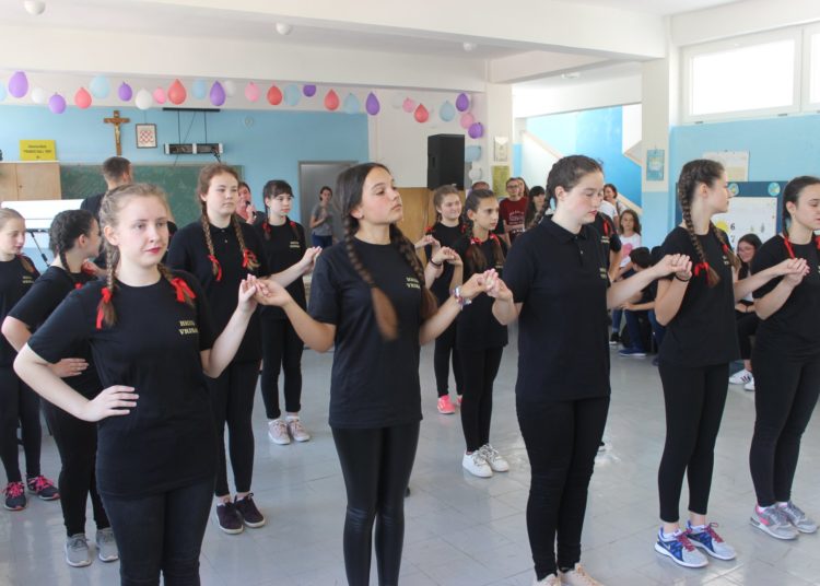 OŠ Franica Dall’era u Viru bogatim programom obilježila Dan škole (FOTO)