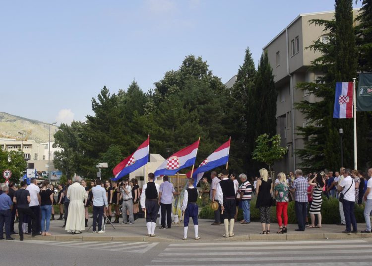 Mnoštvo mještana na proslavi svetog Ante i obilježavanju Lipanjskih zora u Cimu