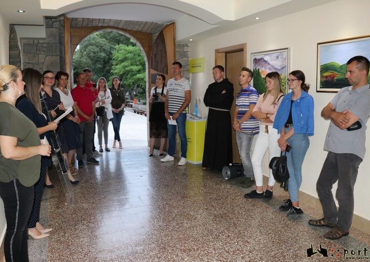 Na Humcu otvorena izložba “Pomozimo zajedno”