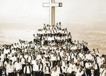 Fotografija prve mise na Križevcu u Međugorju