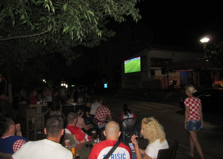 Pogledajte kako se u Ljubuškom slavila pobjeda Hrvatske (FOTO)