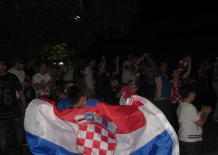 Pogledajte kako se u Ljubuškom slavila pobjeda Hrvatske (FOTO)