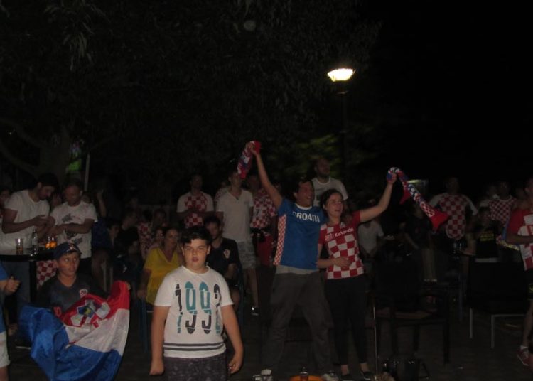 Pogledajte kako se u Ljubuškom slavila pobjeda Hrvatske (FOTO)